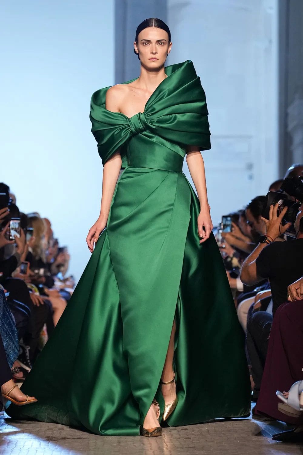 Elie Saab 秋季高级定制 2023 2024 Runway 杂志(26)