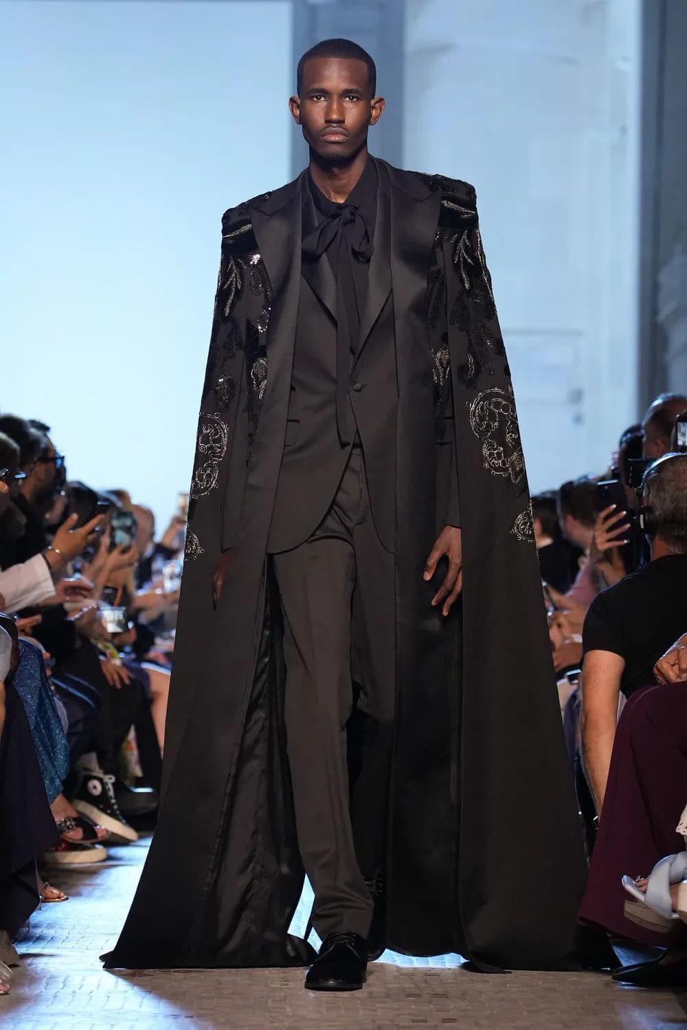 Elie Saab 秋季高级定制 2023 2024 Runway 杂志(27)