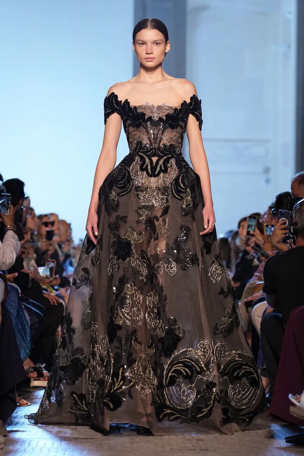 Elie Saab 秋季高级定制 2023 2024 Runway 杂志(28)