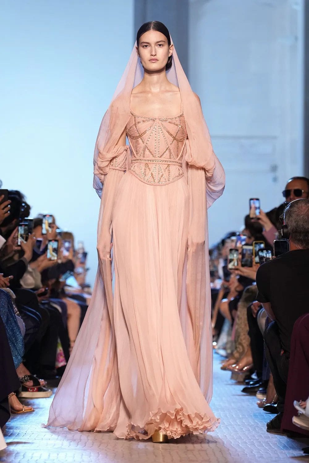Elie Saab 秋季高级定制 2023 2024 Runway 杂志(3)