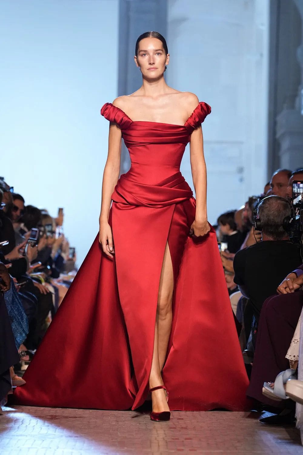 Elie Saab 秋季高级定制 2023 2024 Runway 杂志(31)