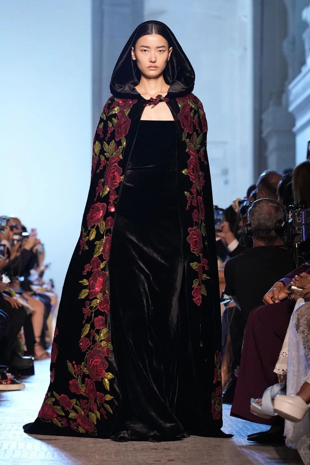 Elie Saab 秋季高级定制 2023 2024 Runway 杂志(32)