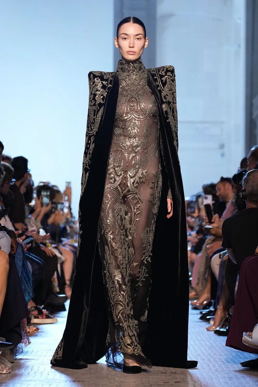 Elie Saab 秋季高级定制 2023 2024 Runway 杂志(33)