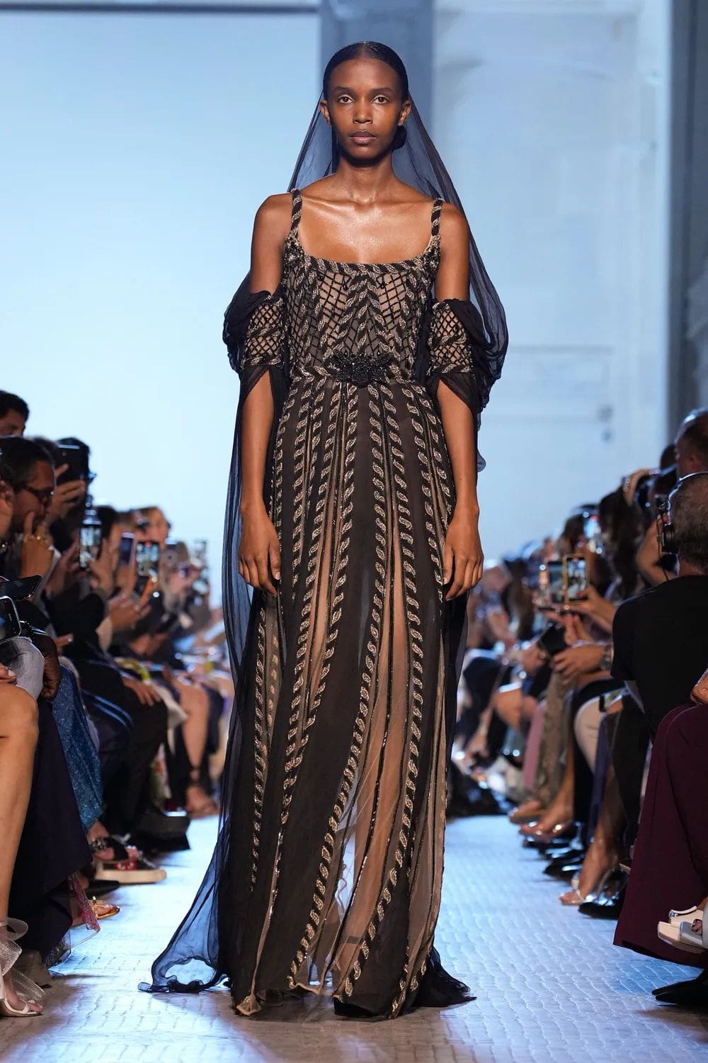 Elie Saab 秋季高级定制 2023 2024 Runway 杂志(34)
