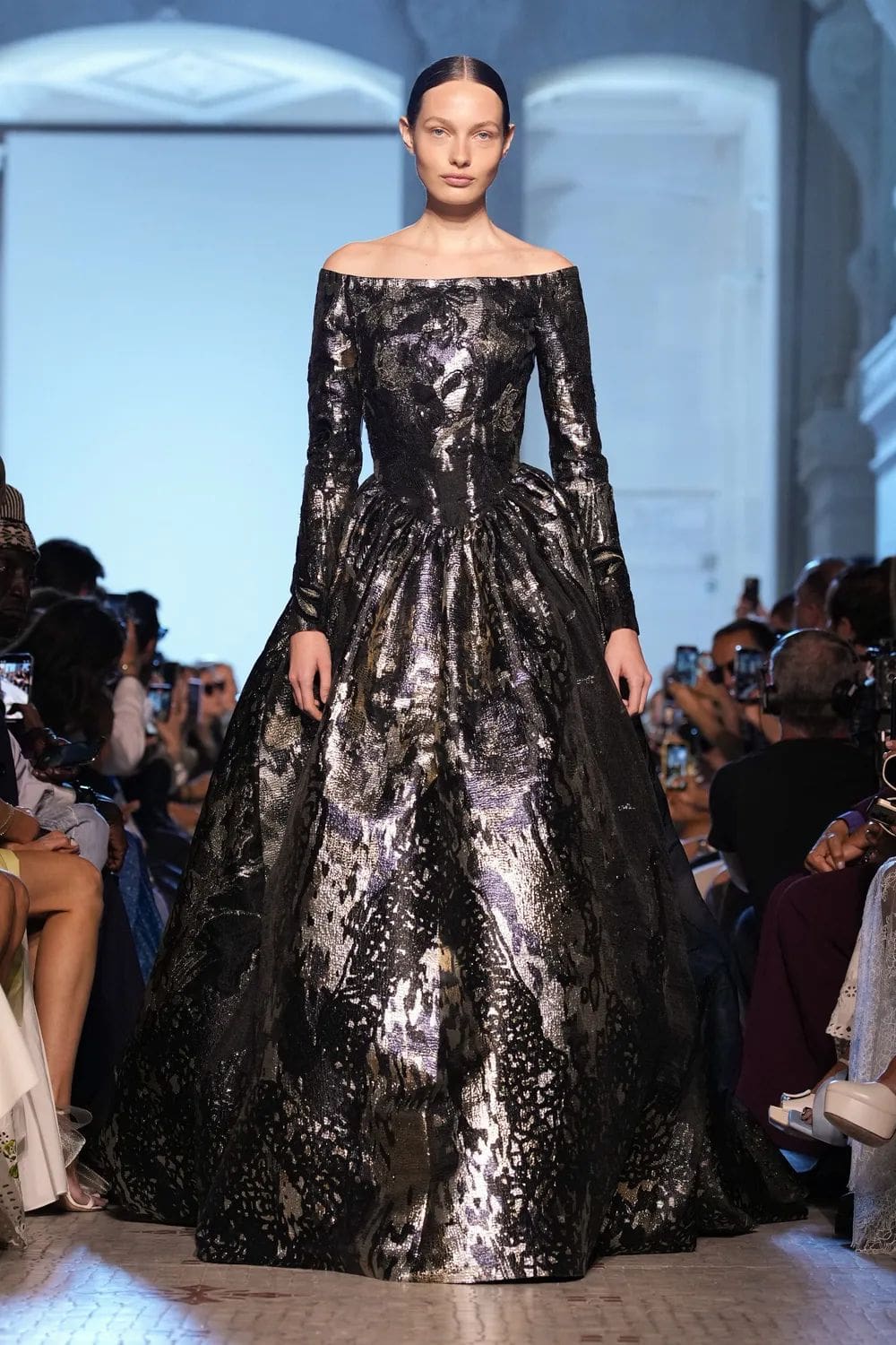 Elie Saab 秋季高级定制 2023 2024 Runway 杂志(35)