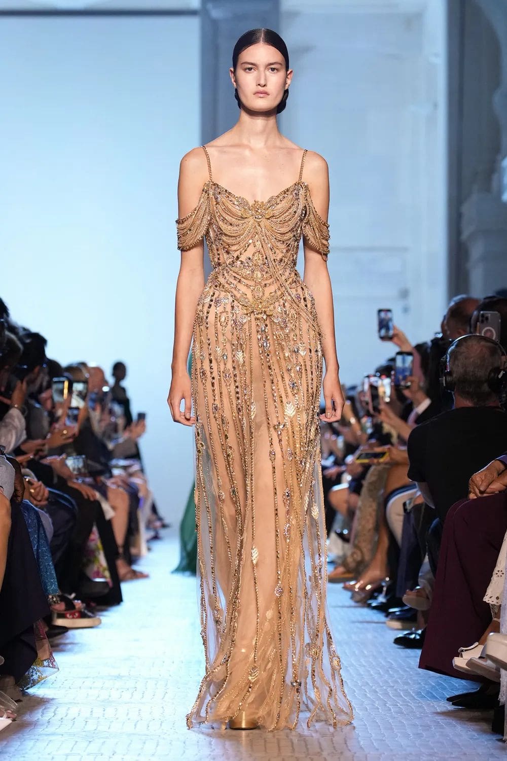 Elie Saab 秋季高级定制 2023 2024 Runway 杂志(41)