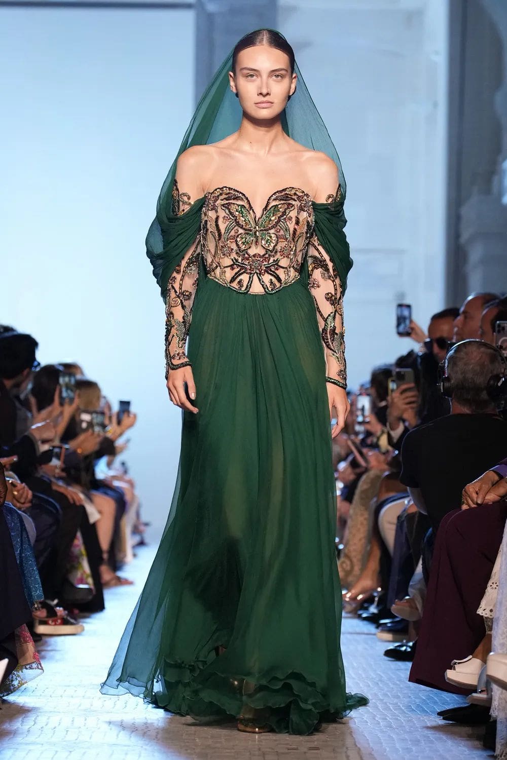 Elie Saab 秋季高级定制 2023 2024 Runway 杂志(42)
