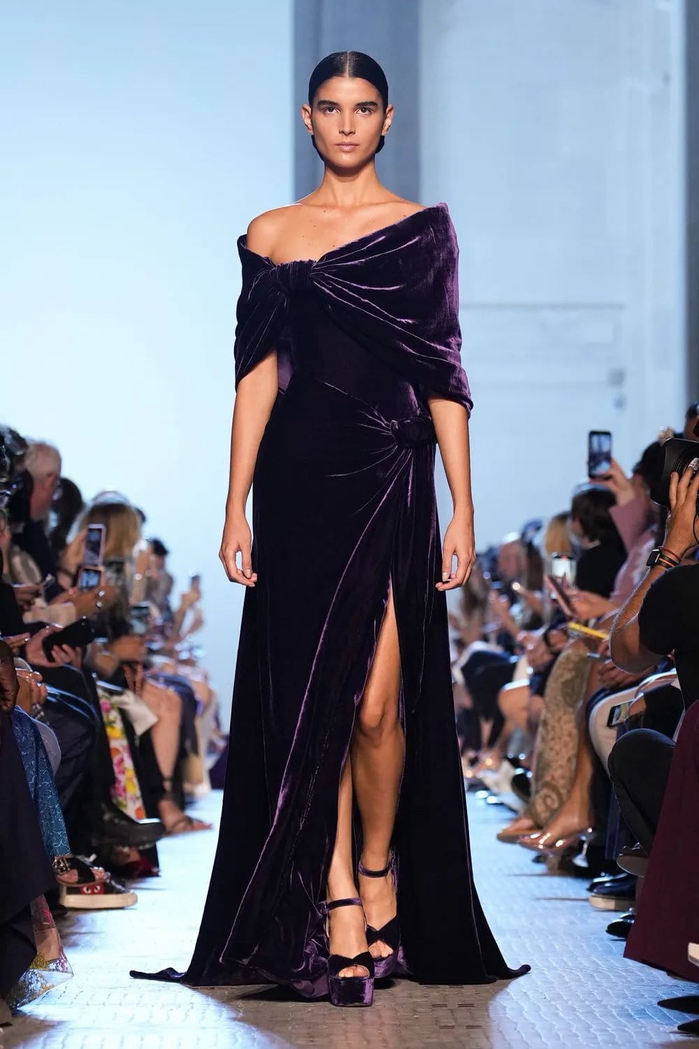 Elie Saab 秋季高级定制 2023 2024 Runway 杂志(44)