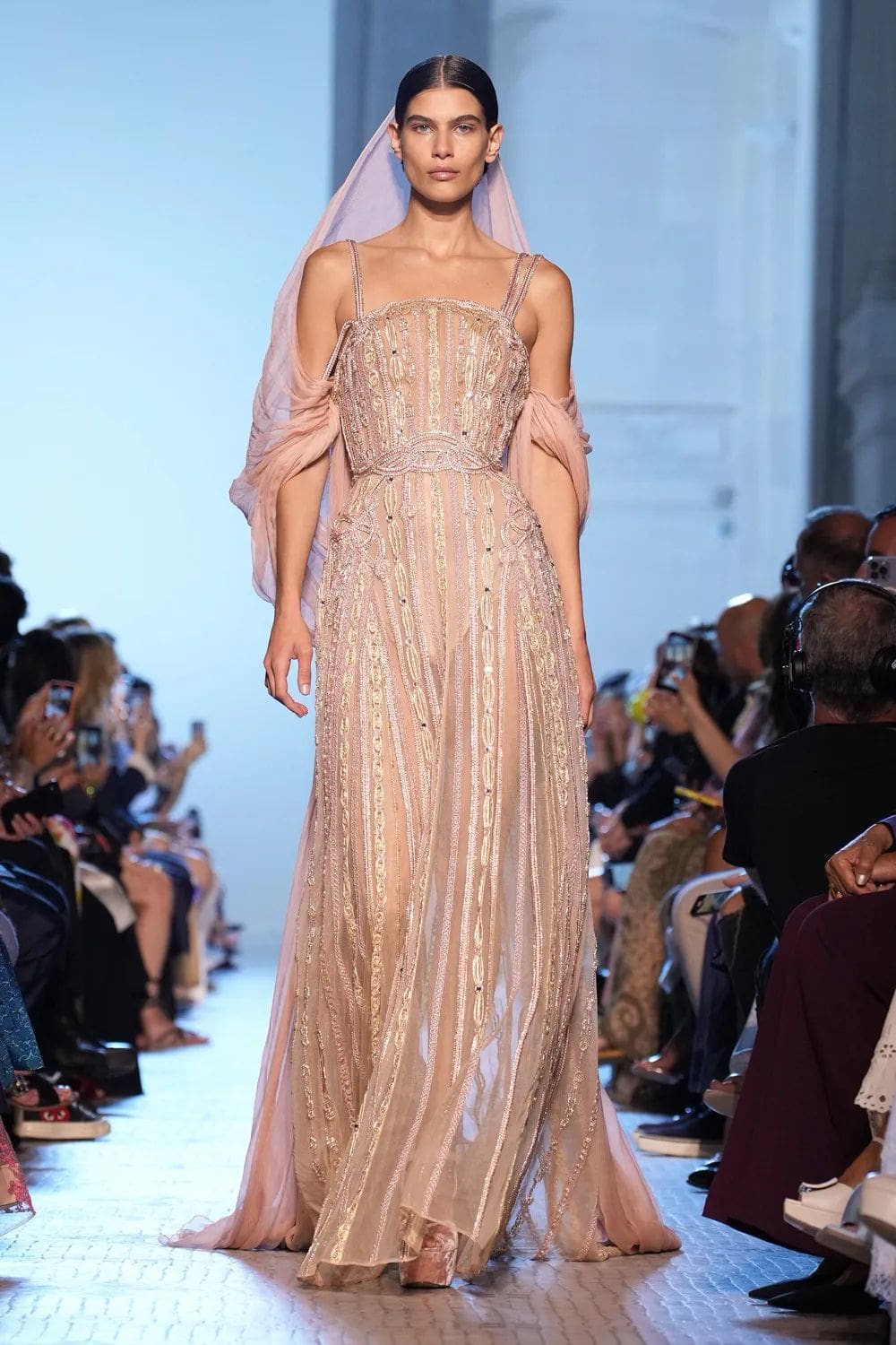 Elie Saab 秋季高级定制 2023 2024 Runway 杂志(46)