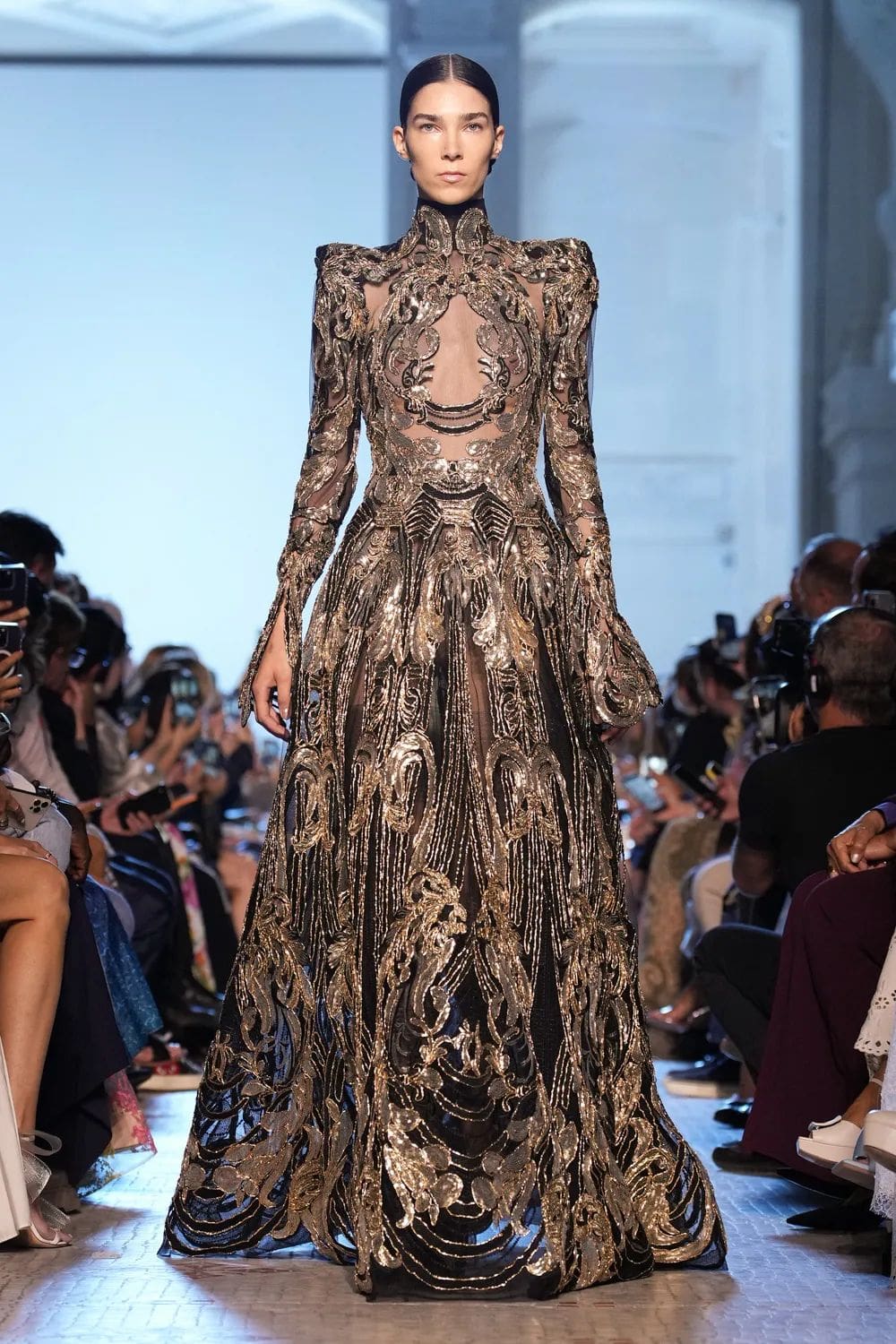Elie Saab 秋季高级定制 2023 2024 Runway 杂志(48)