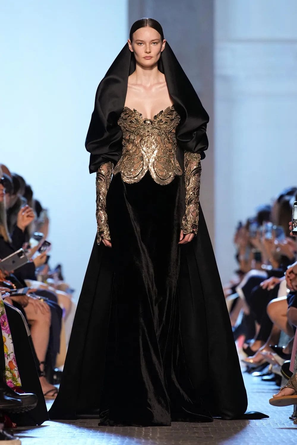 Elie Saab 秋季高级定制 2023 2024 Runway 杂志(49)