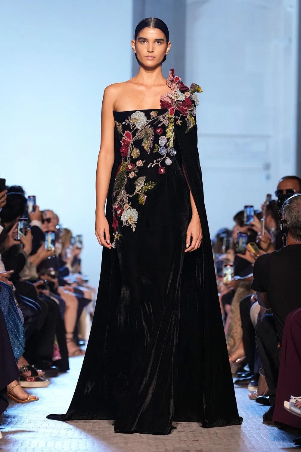 Elie Saab 秋季高级定制 2023 2024 Runway 杂志(5)