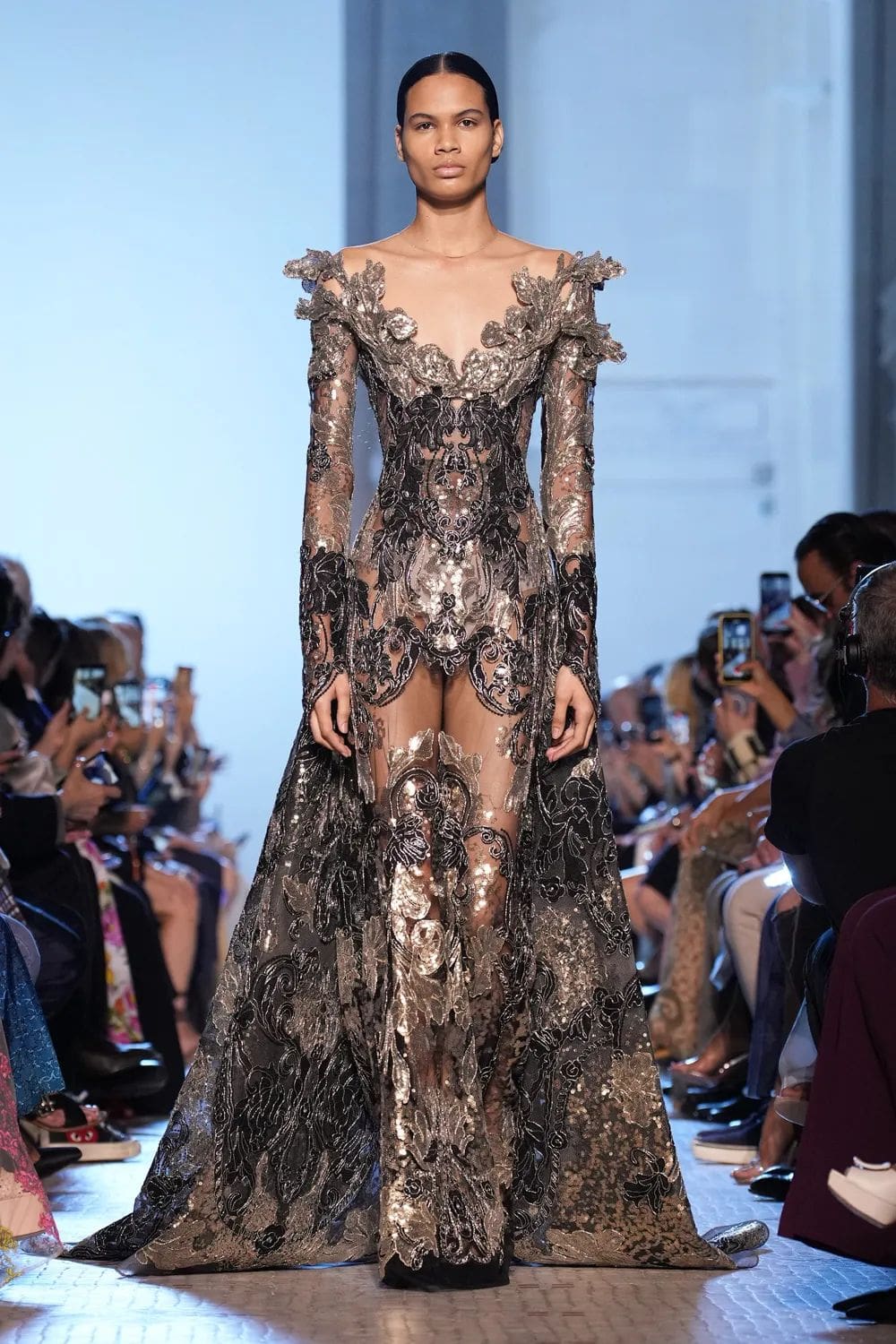 Elie Saab 秋季高级定制 2023 2024 Runway 杂志(54)