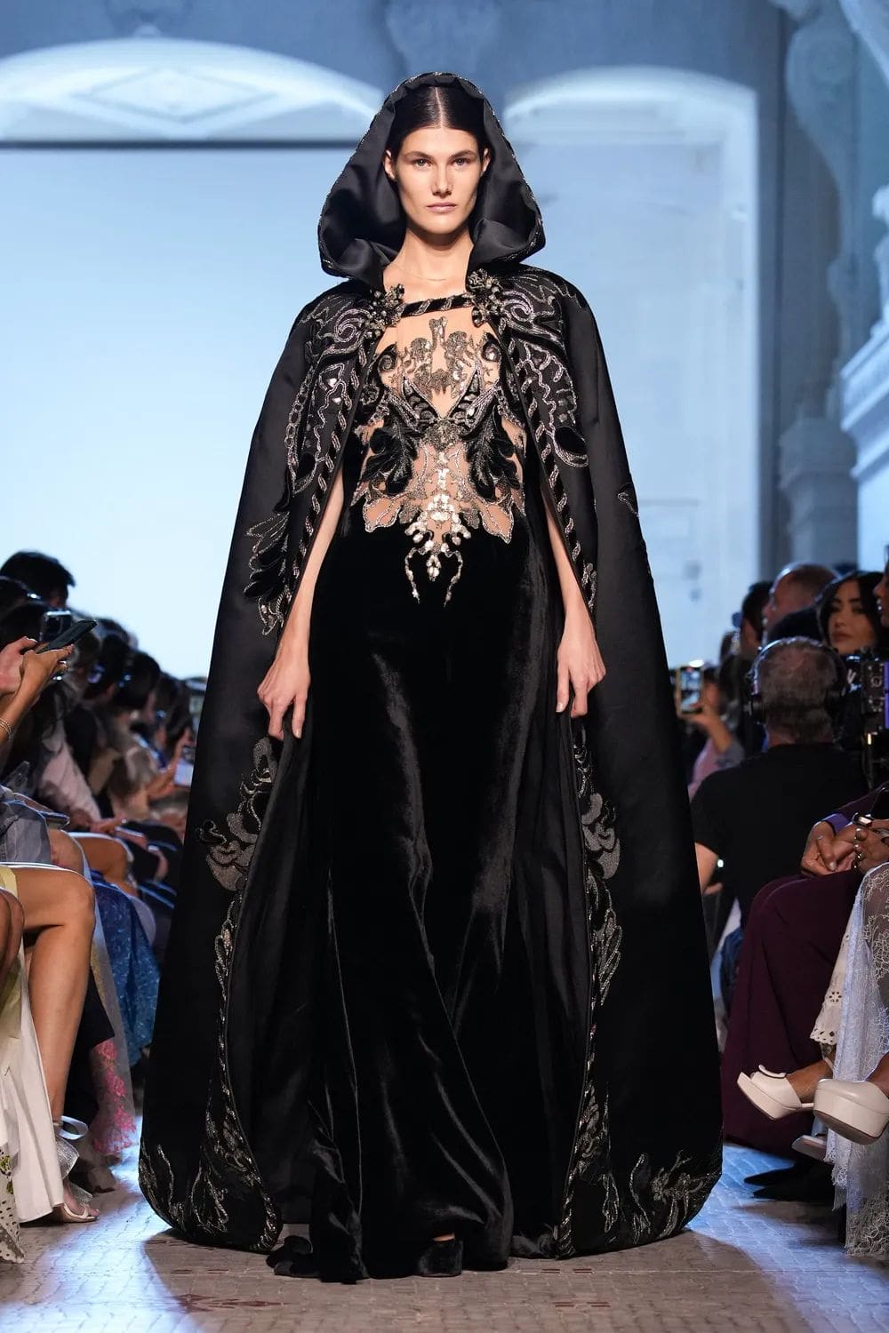 Elie Saab 秋季高级定制 2023 2024 Runway 杂志(56)