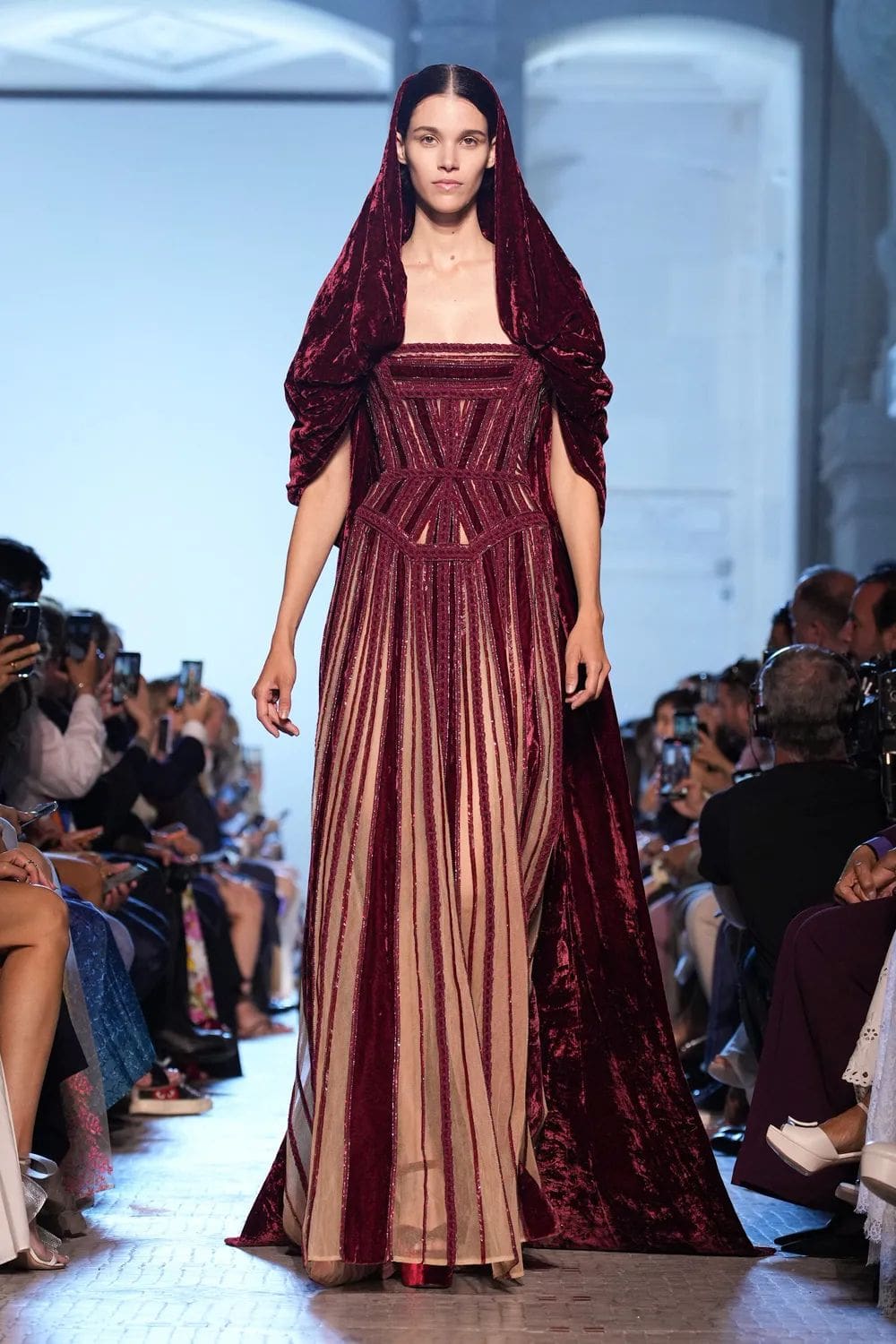 Elie Saab 秋季高级定制 2023 2024 Runway 杂志(58)