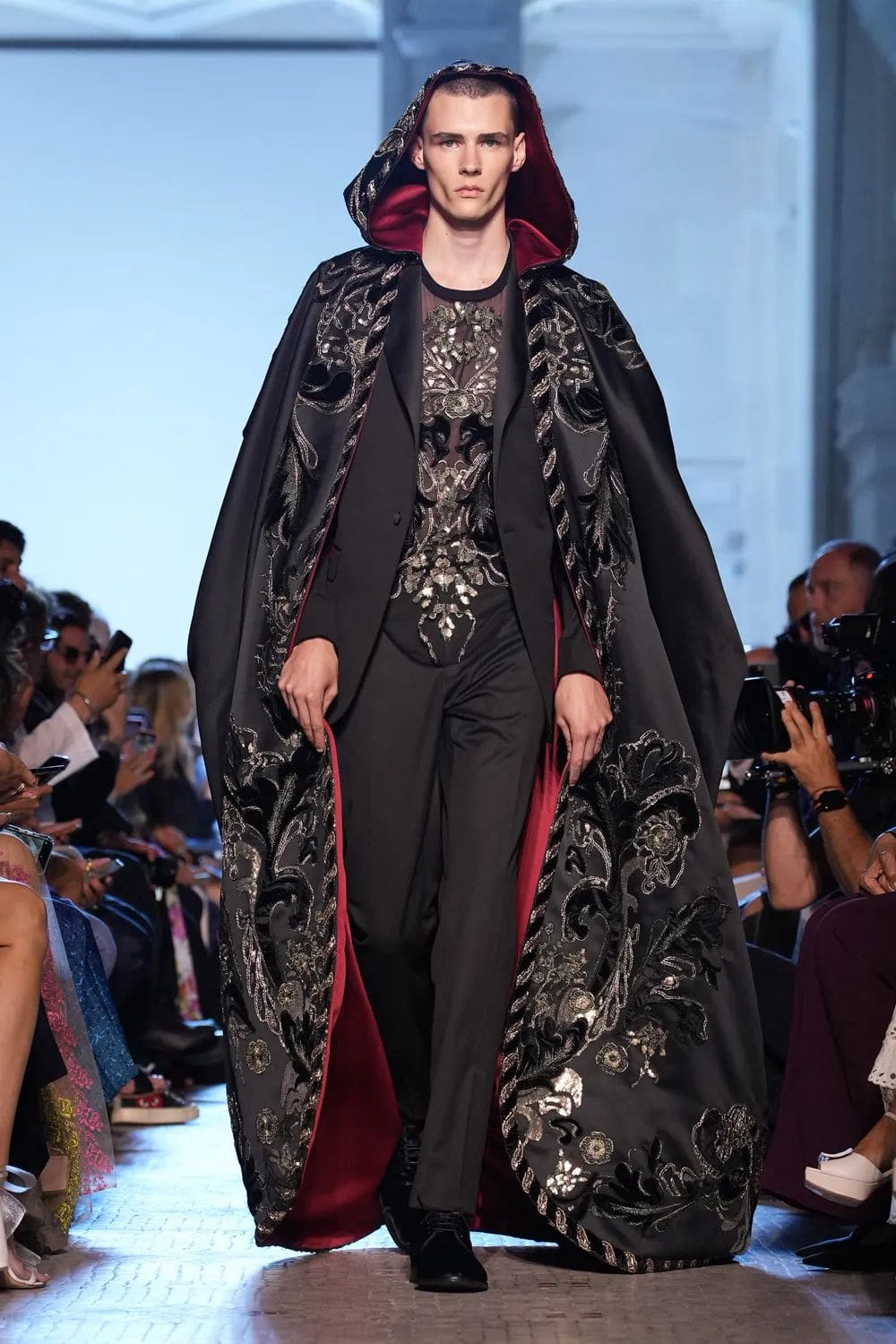 Elie Saab 秋季高级定制 2023 2024 Runway 杂志(59)