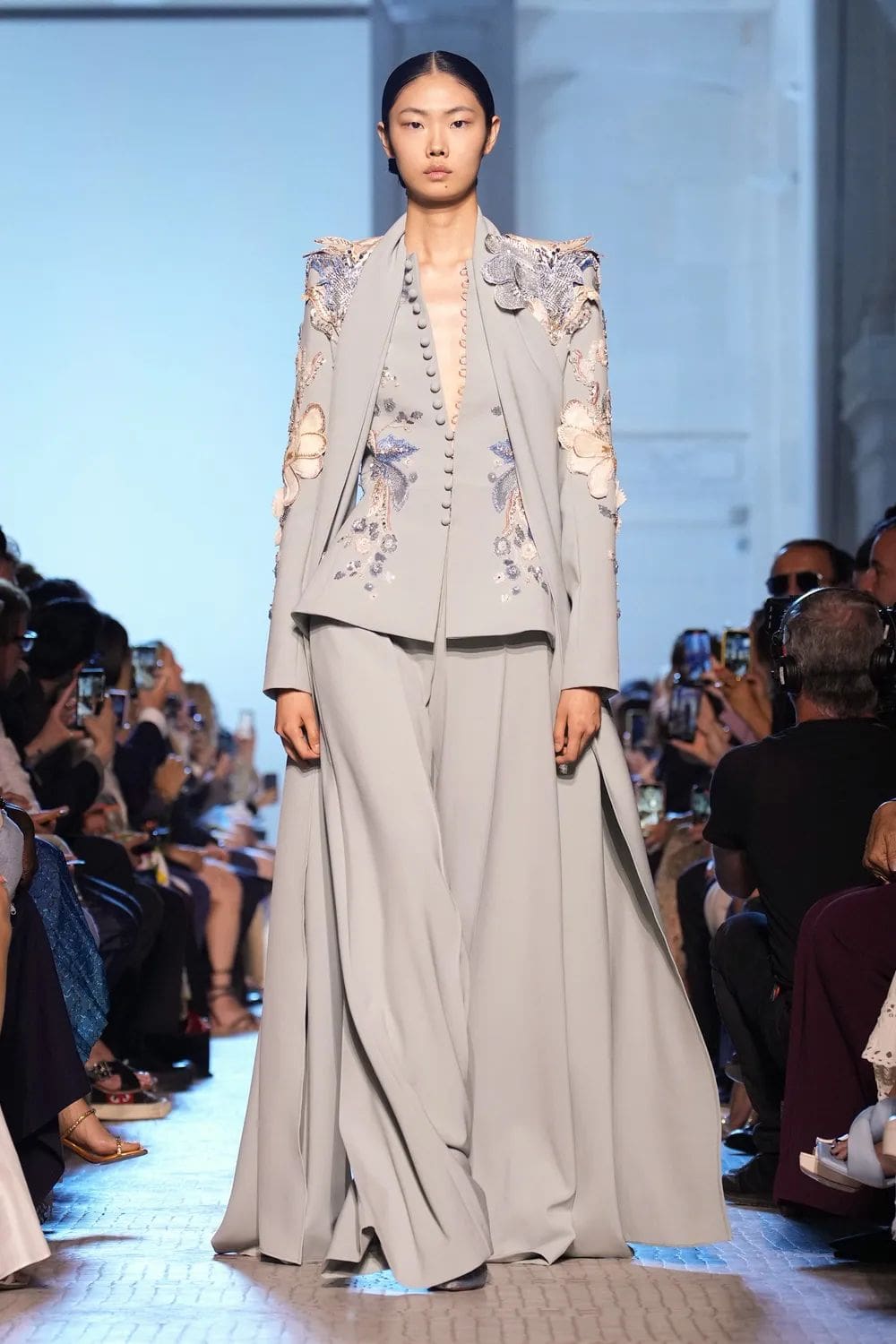 Elie Saab 秋季高级定制 2023 2024 Runway 杂志(6)