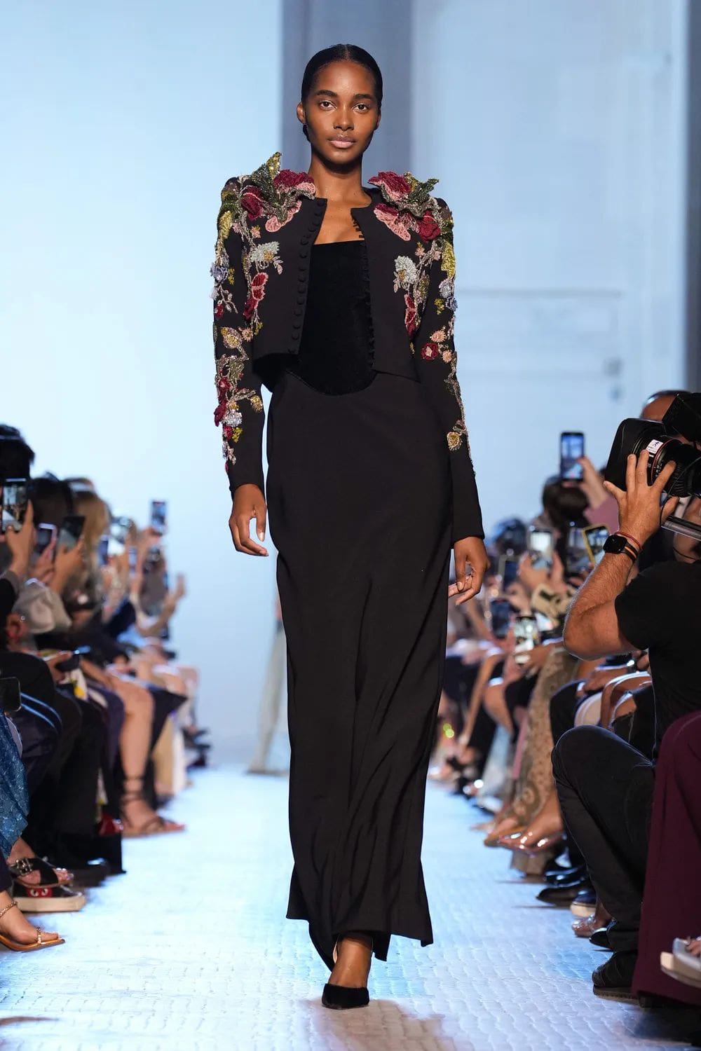 Elie Saab 秋季高级定制 2023 2024 Runway 杂志(7)