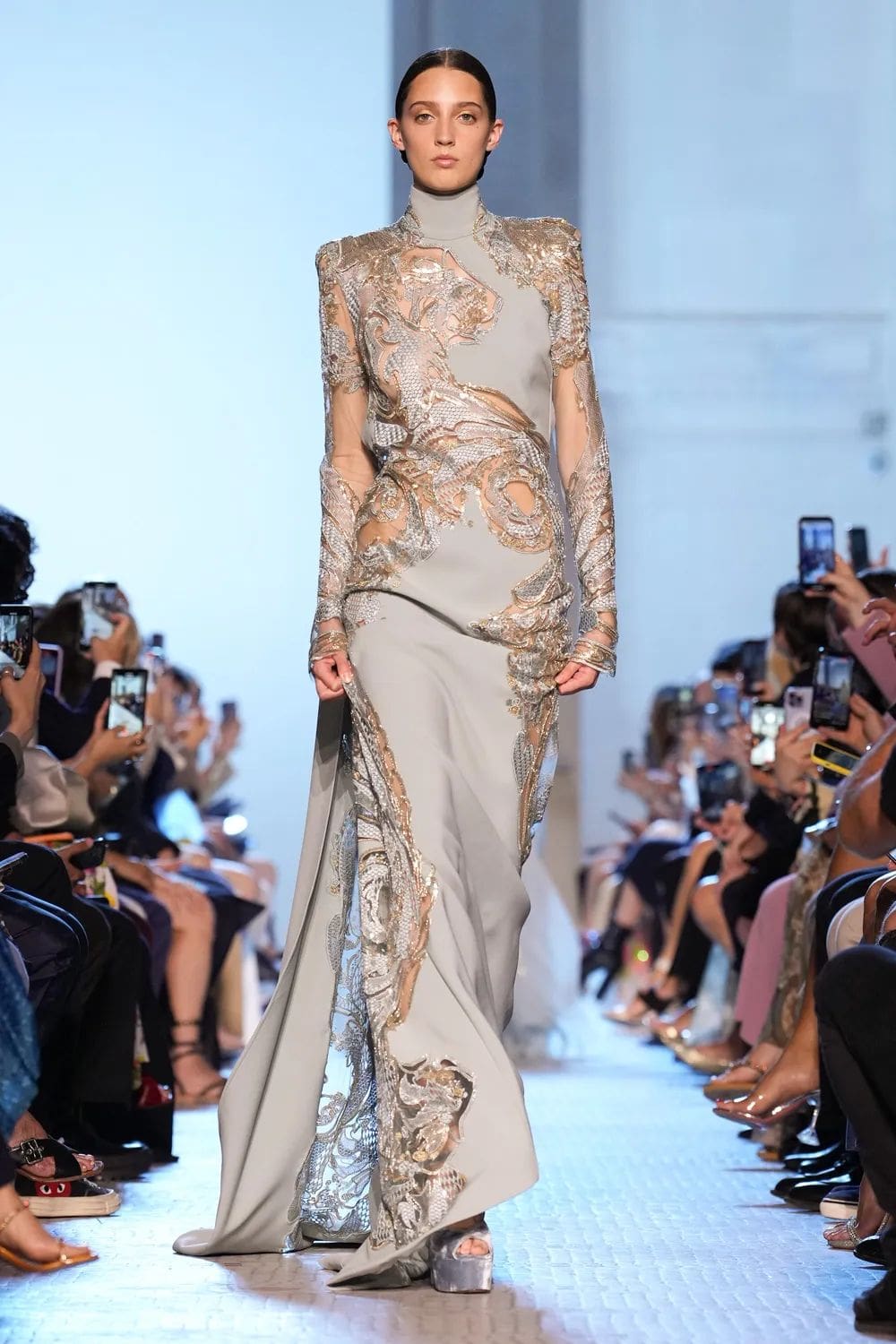 Elie Saab 秋季高级定制 2023 2024 Runway 杂志(8)