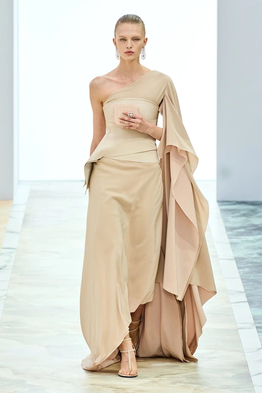 Fendi Couture Autunno 2023 24 Runway Magazine (1)