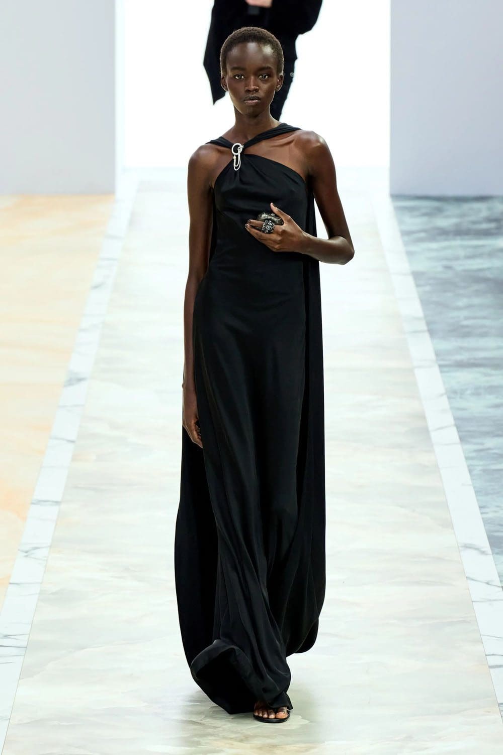 Fendi Couture Autunno 2023 24 Runway Magazine (20)