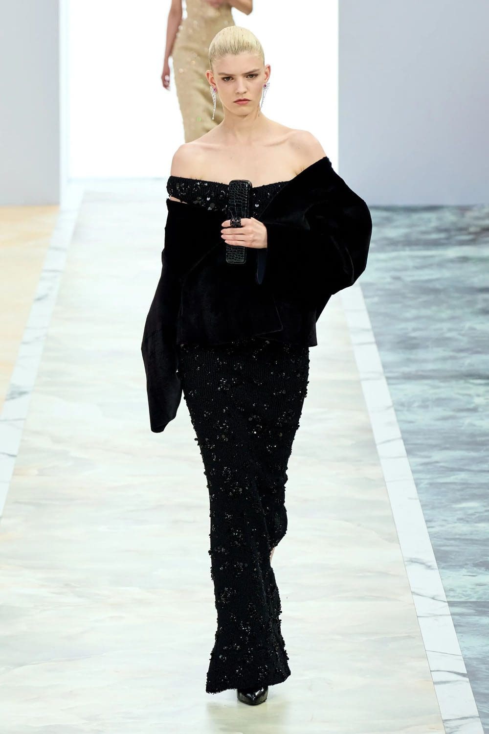 Fendi Couture Autunno 2023 24 Runway Magazine (21)