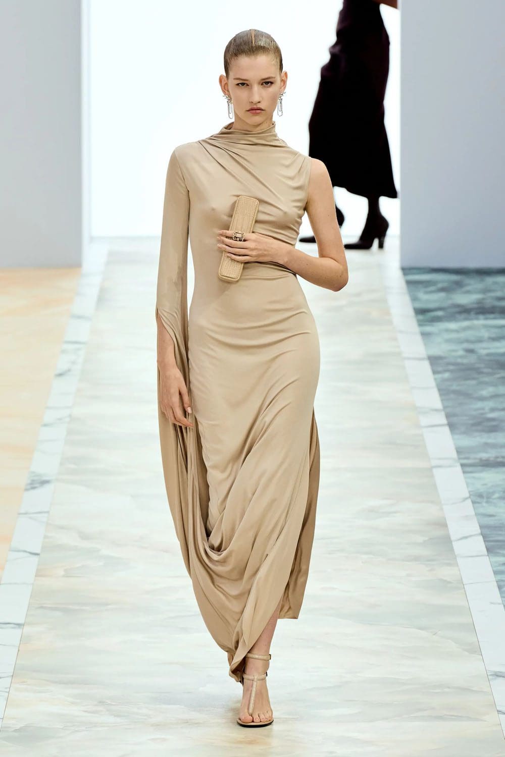 Fendi Couture Autunno 2023 24 Runway Magazine (3)