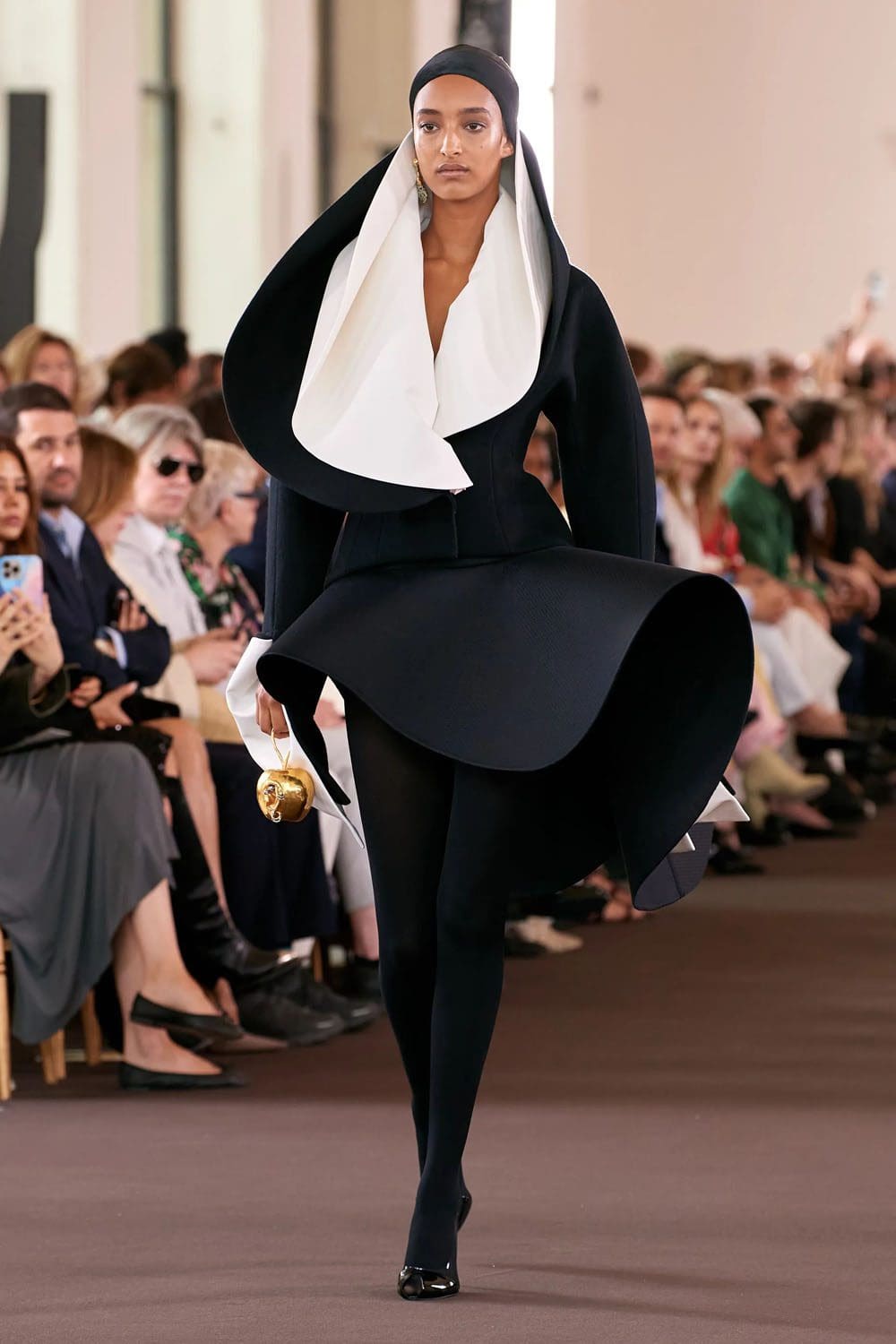 Schiaparelli Haute Couture Fall Winter 2023 2024 Runway Magazine (1)