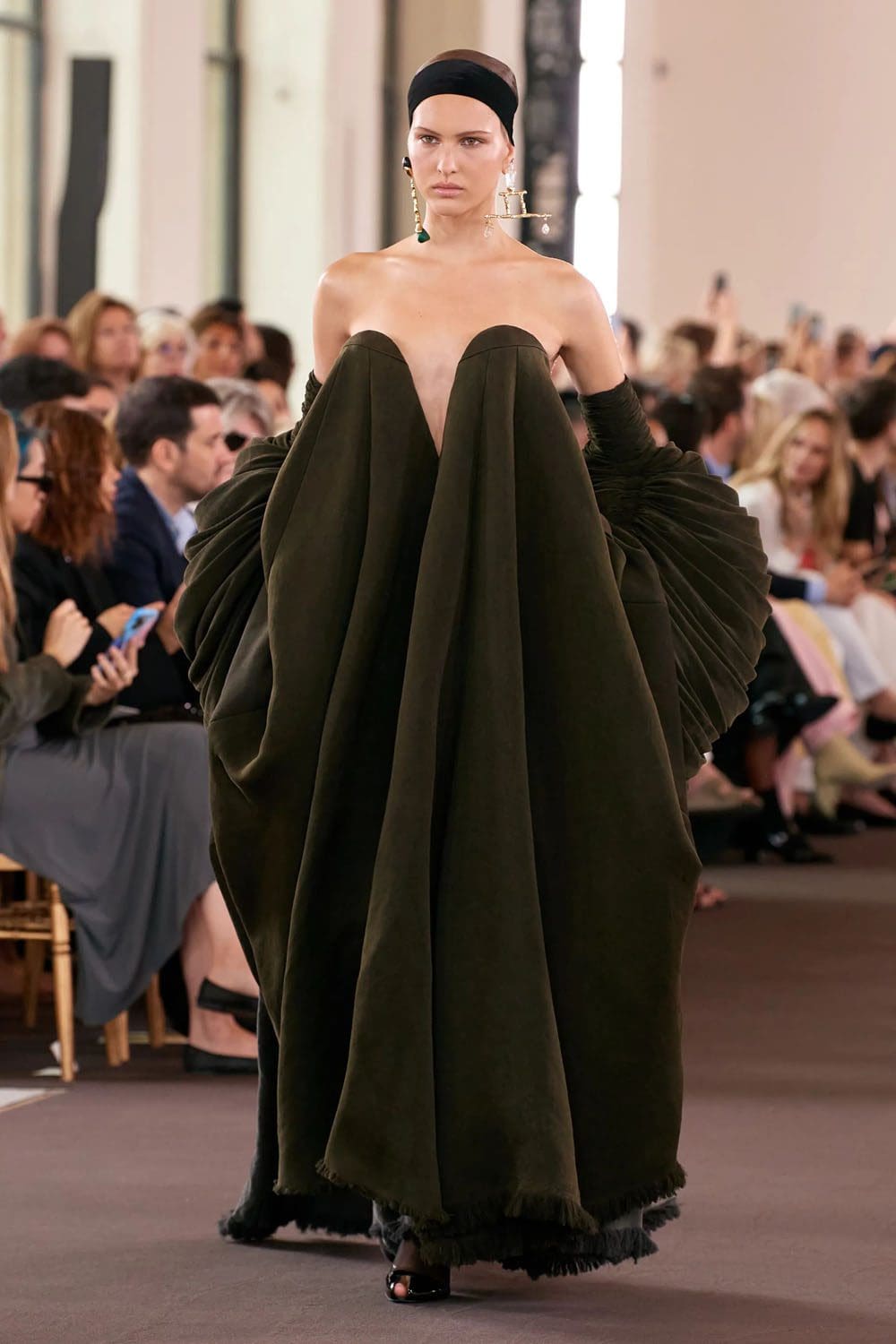Schiaparelli Haute Couture Fall Winter 2023 2024 Runway Magazine (5)