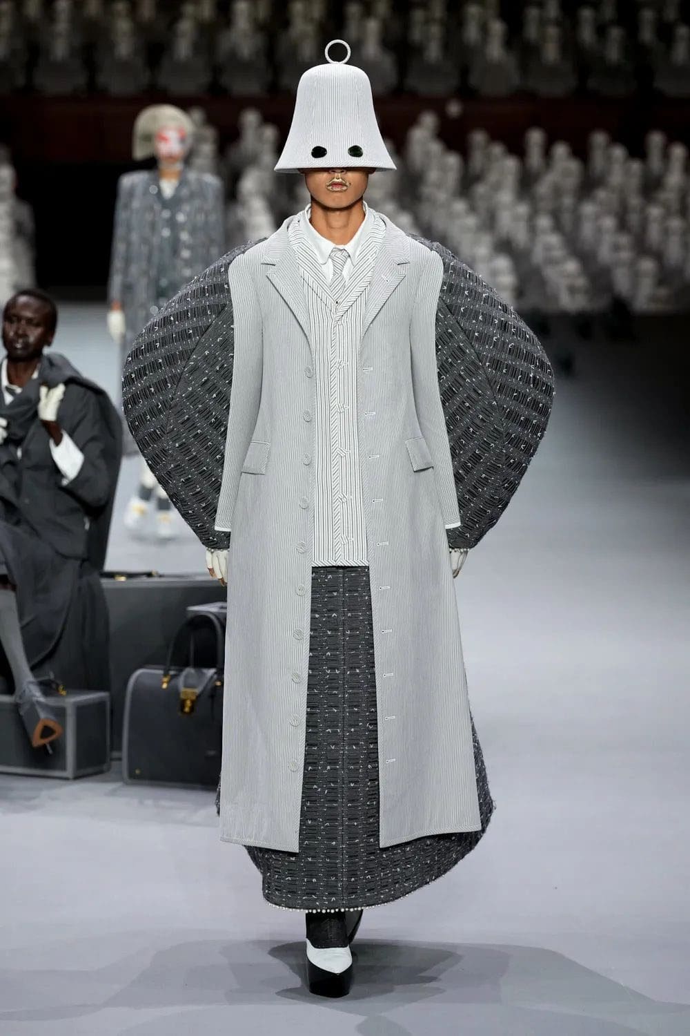 Thom Browne Couture Herbst 2023 2024 Runway Magazin (17)