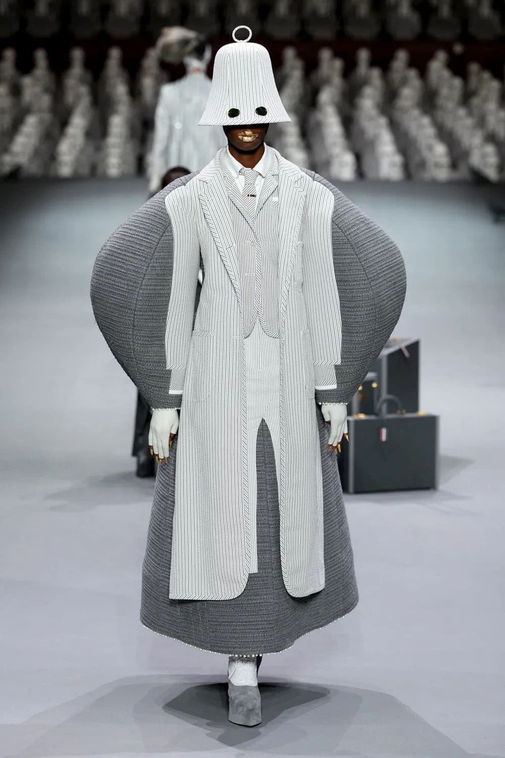 Thom Browne Couture Herbst 2023 2024 Runway Magazin (21)