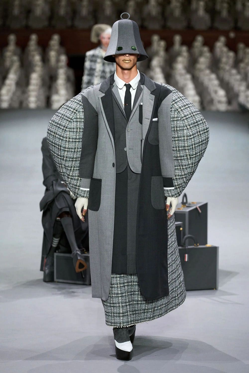Thom Browne Couture Herbst 2023 2024 Runway Magazin (25)