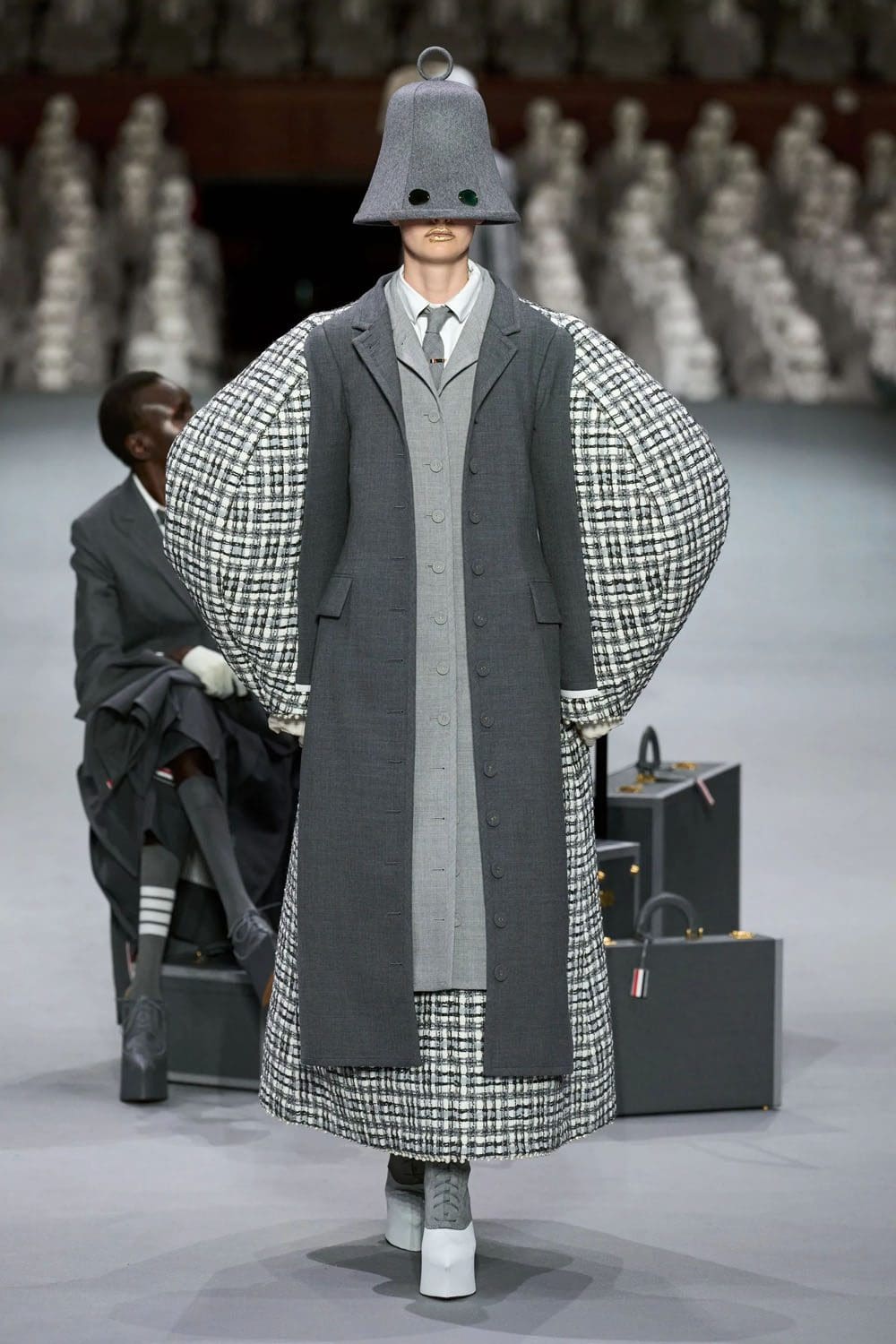 Thom Browne Couture Herbst 2023 2024 Runway Magazin (38)