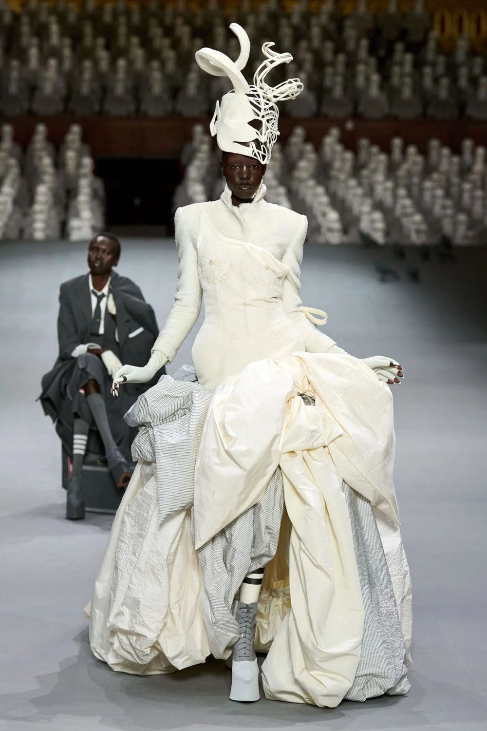 Thom Browne Couture Herbst 2023 2024 Runway Magazin (55)