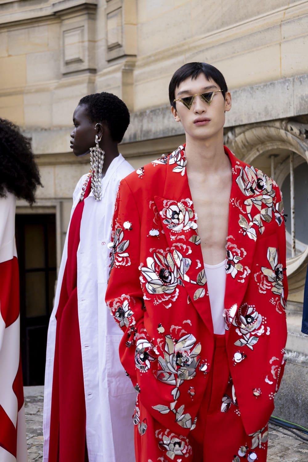 Valentino Haute Couture Осень 2023 2024 Подробности за кулисами Runway Журнал (20)