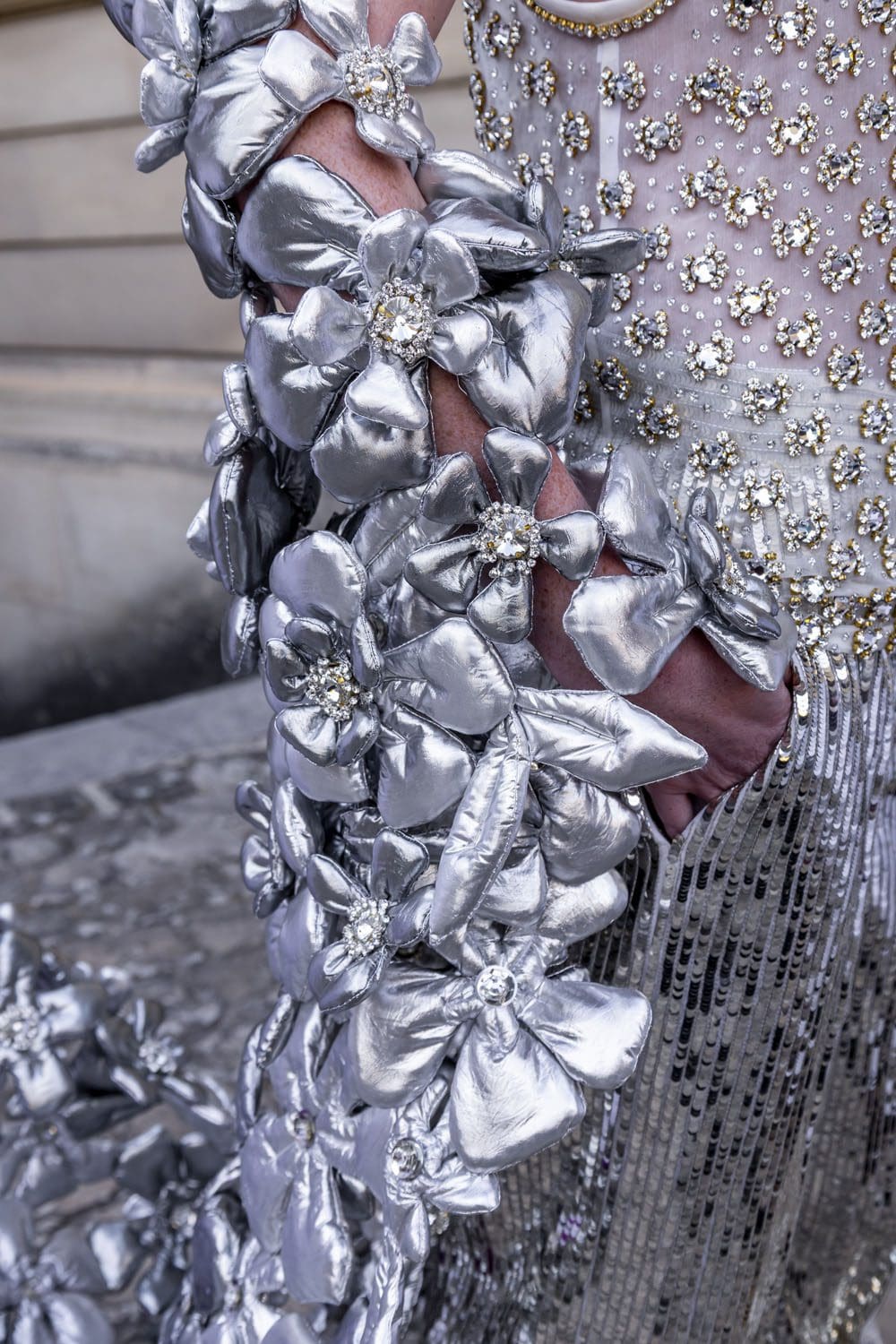 Valentino Haute Couture Осень 2023 2024 Подробности за кулисами Runway Журнал (37)
