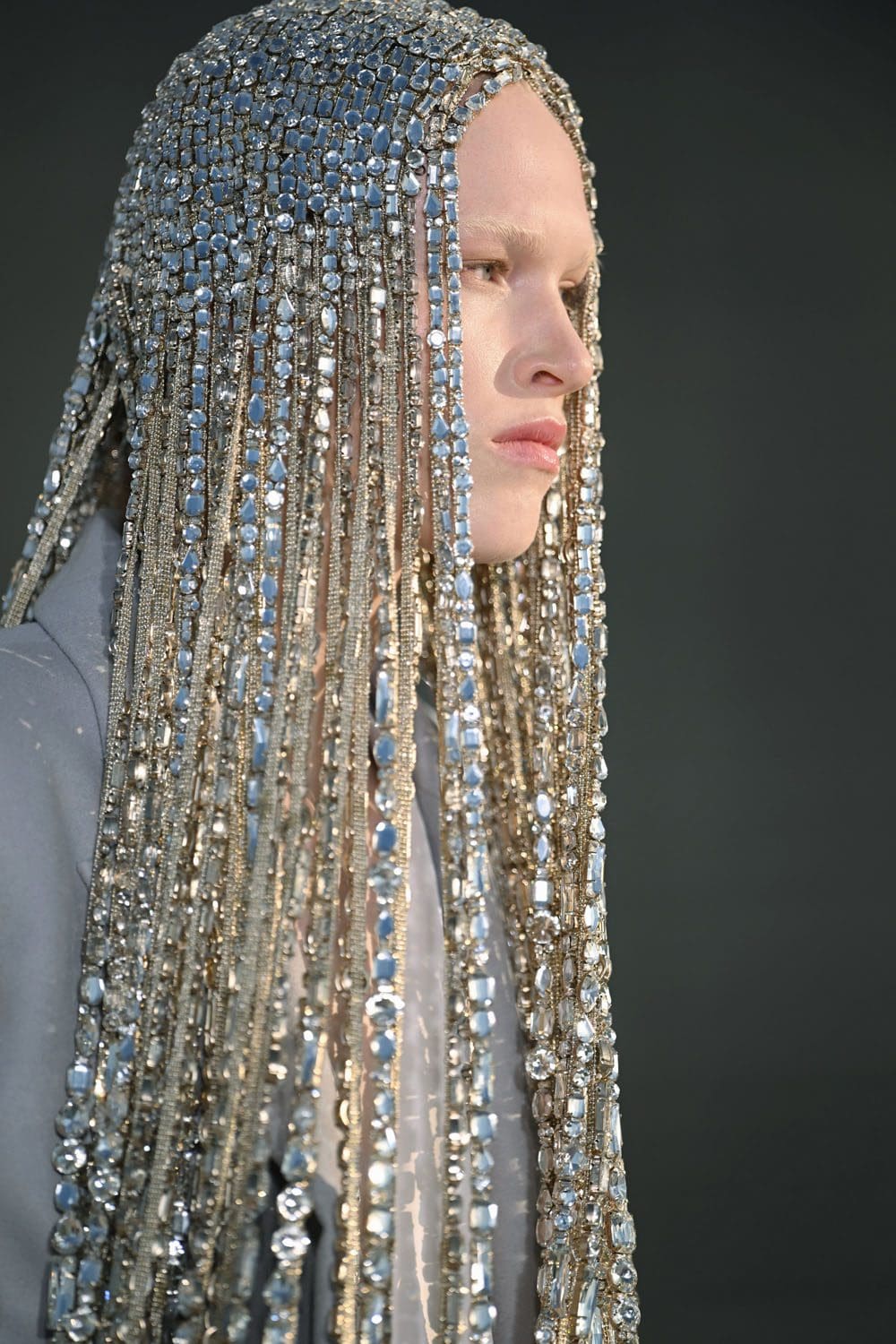Valentino Haute Couture Осень 2023 2024 Подробности за кулисами Runway Журнал (44)