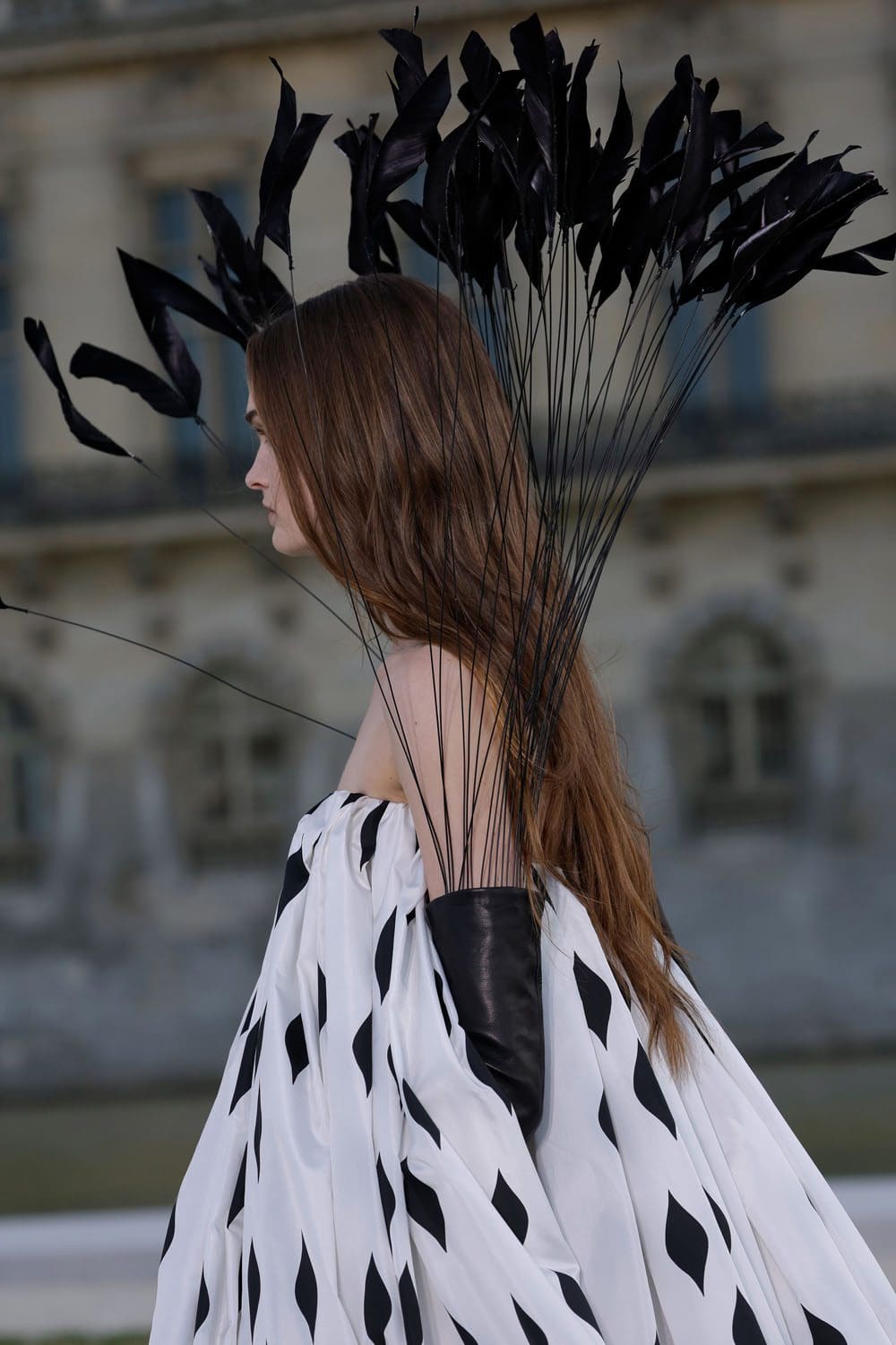 Valentino Haute Couture Осень 2023 2024 Подробности за кулисами Runway Журнал (52)
