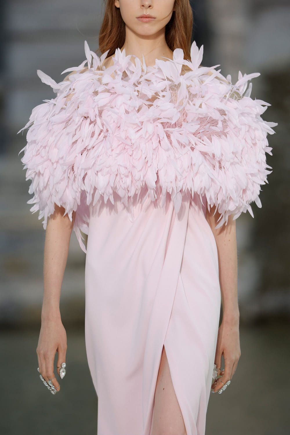 Valentino Haute Couture Осень 2023 2024 Подробности за кулисами Runway Журнал (57)