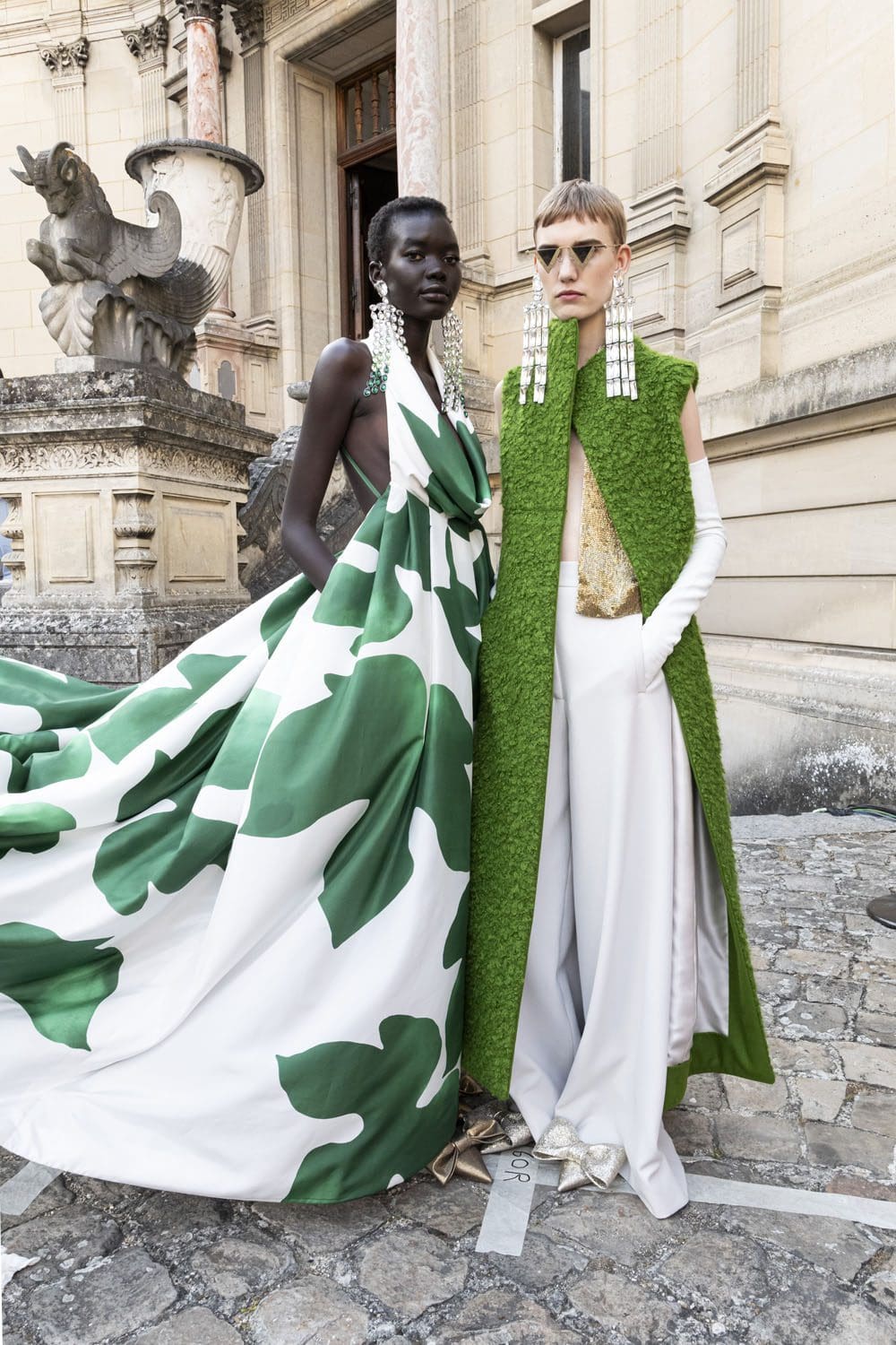 Valentino Haute Couture Осень 2023 2024 Подробности за кулисами Runway Журнал (67)