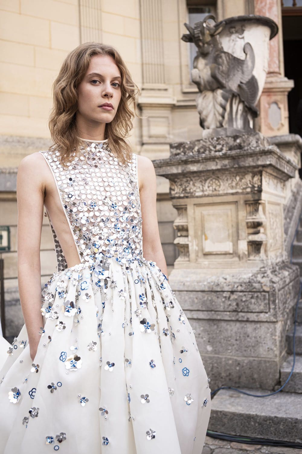 Valentino Haute Couture Осень 2023 2024 Подробности за кулисами Runway Журнал (78)