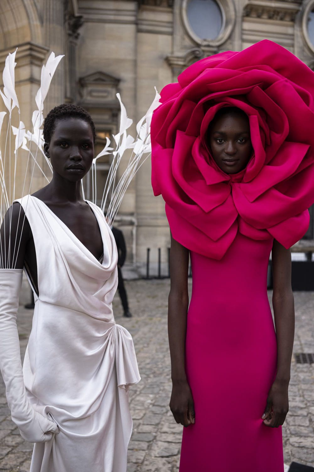 Valentino Haute Couture Осень 2023 2024 Подробности за кулисами Runway Журнал (79)