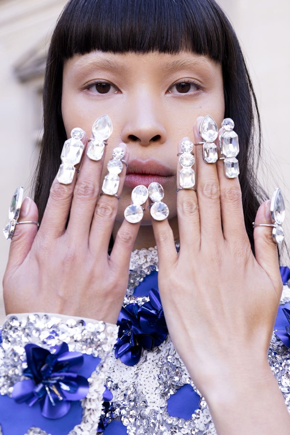 Valentino Haute Couture Осень 2023 2024 Подробности за кулисами Runway Журнал (9)