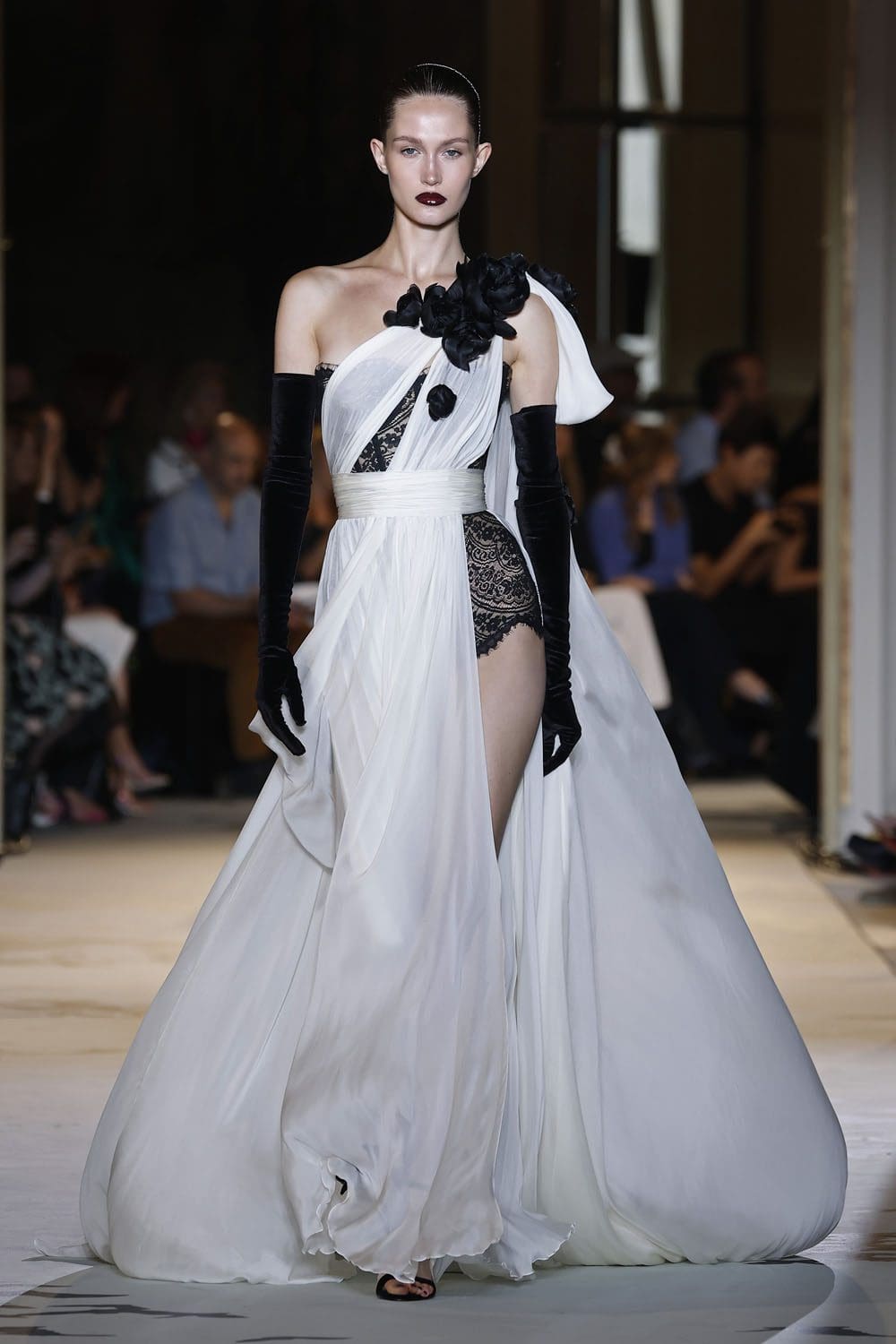 Zuhair Murad Haute Couture Automne 2023 2024 Runway Magazine (1)