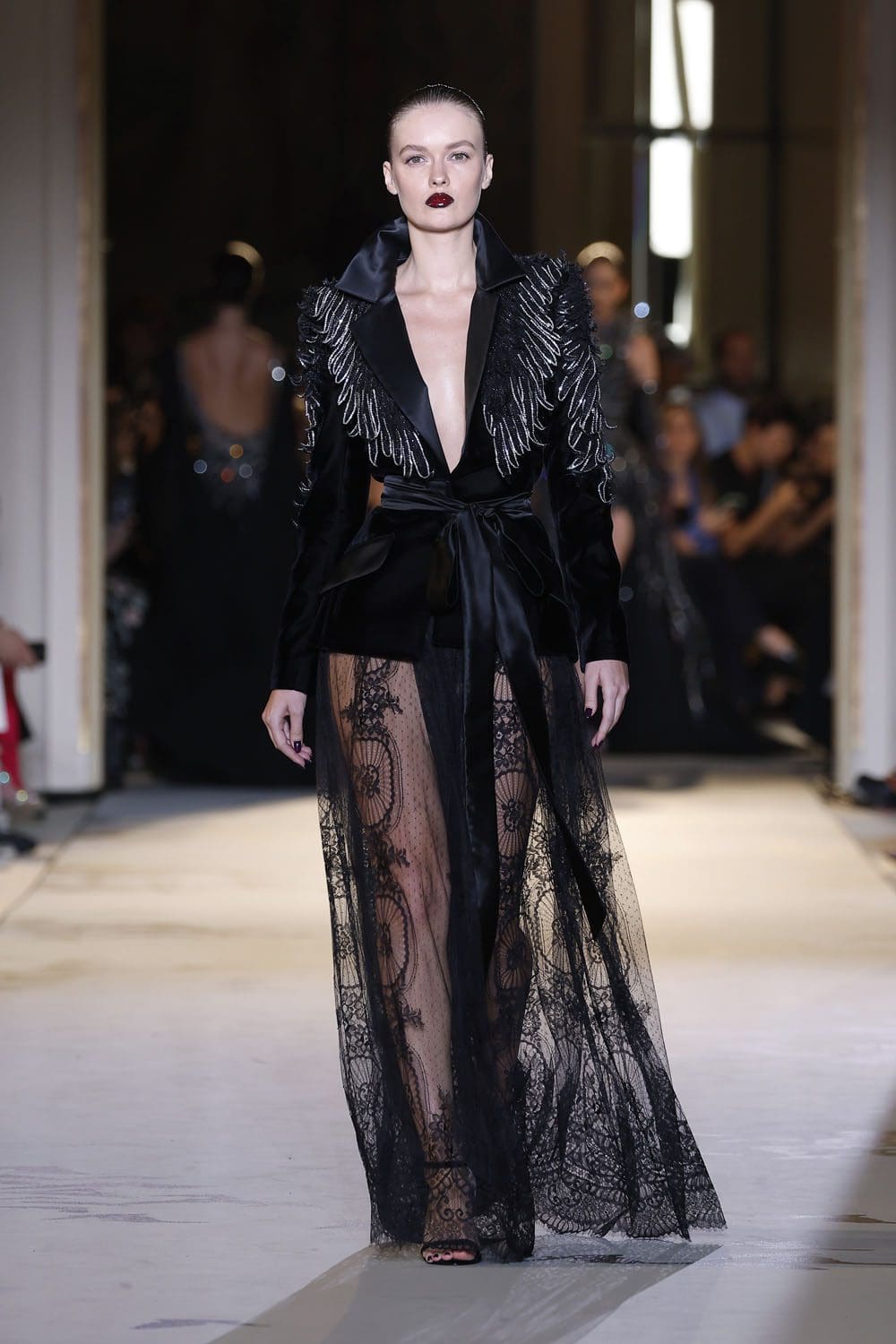 Zuhair Murad Haute Couture Automne 2023 2024 Runway Magazine (19)