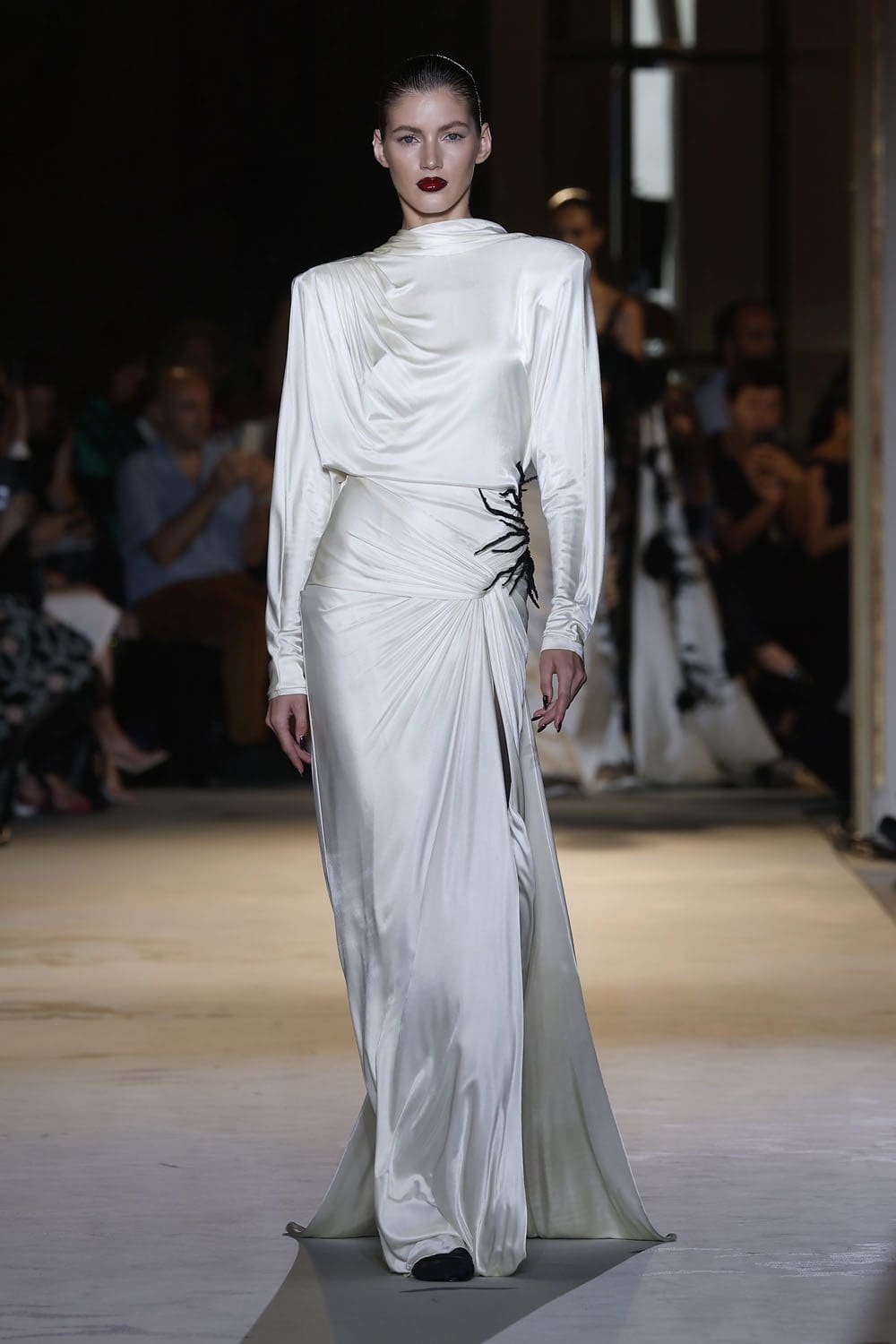 Zuhair Murad Haute Couture Automne 2023 2024 Runway Magazine (2)