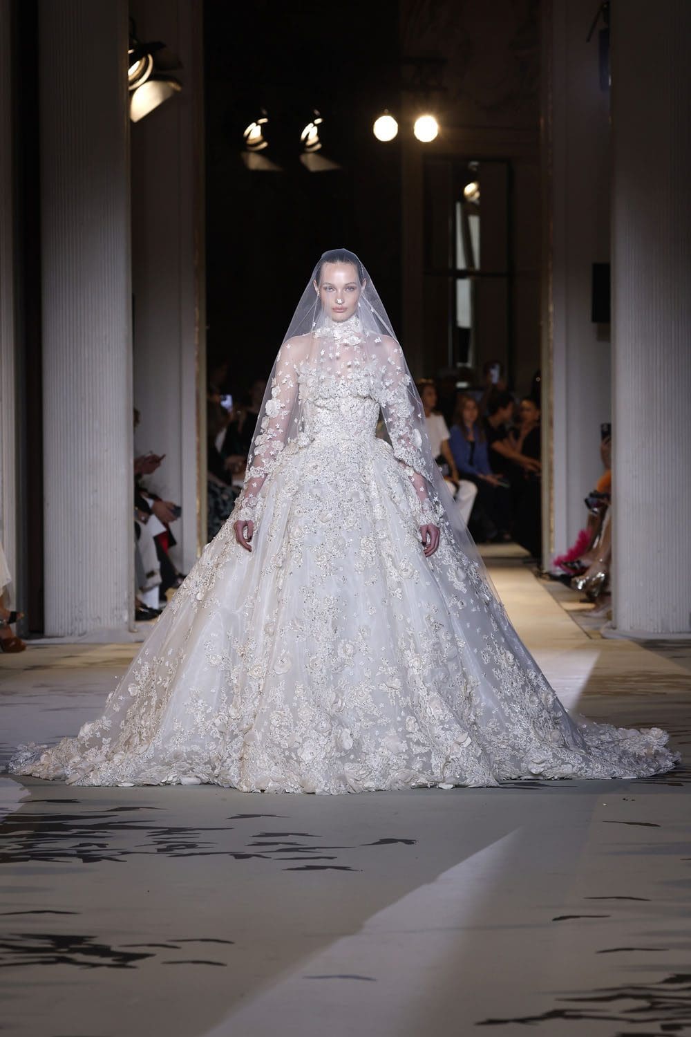 Zuhair Murad Haute Couture Automne 2023 2024 Runway Magazine (52)