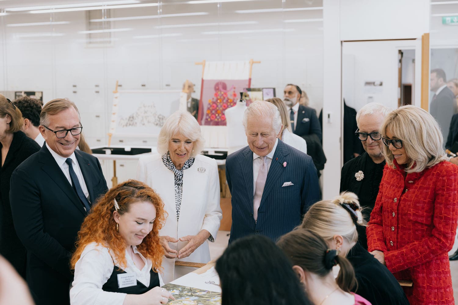 21 CHANEL Métiers d'art 19M 查理三世国王、卡米拉王后、Leena Nair、Brigitte Macron、Bruno Pavlovsky、Hubert Barrère Runway 杂志