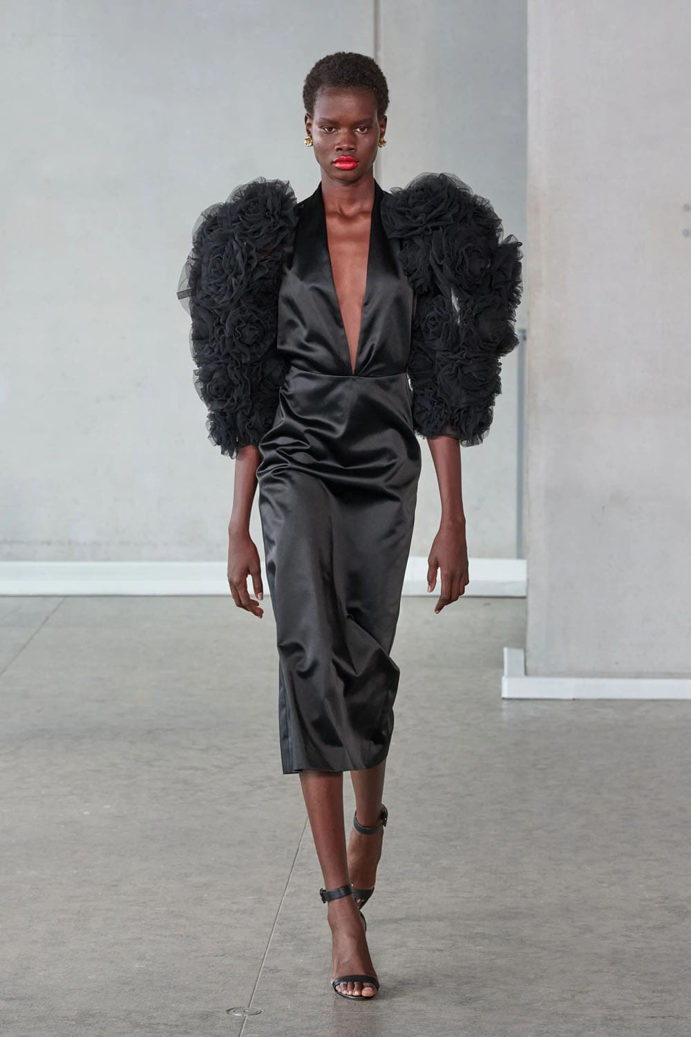 卡罗琳娜·海莱拉 (Carolina Herrera) 春夏 2024 Runway 杂志(13)