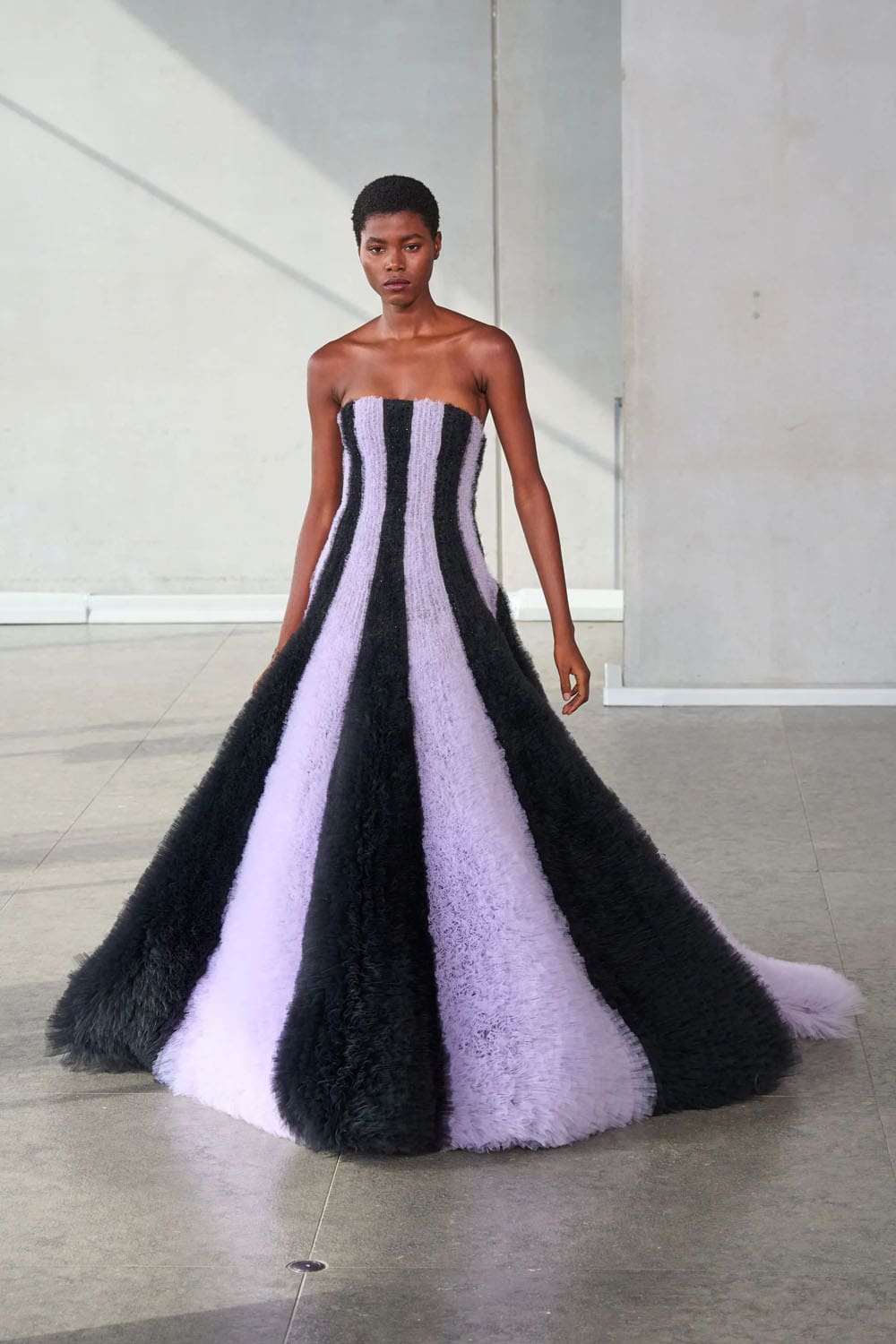 卡罗琳娜·海莱拉 (Carolina Herrera) 春夏 2024 Runway 杂志(16)